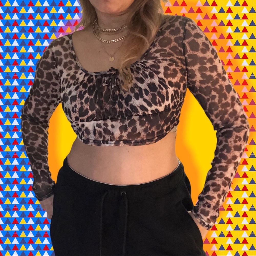 🚫SOLD🚫 Pretty Little Things Crop Top - Picture 2 of 3
